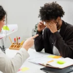 Nova Norma Trabalhista Brasileira Responsabiliza Empresas pela Saúde Mental dos Funcionários